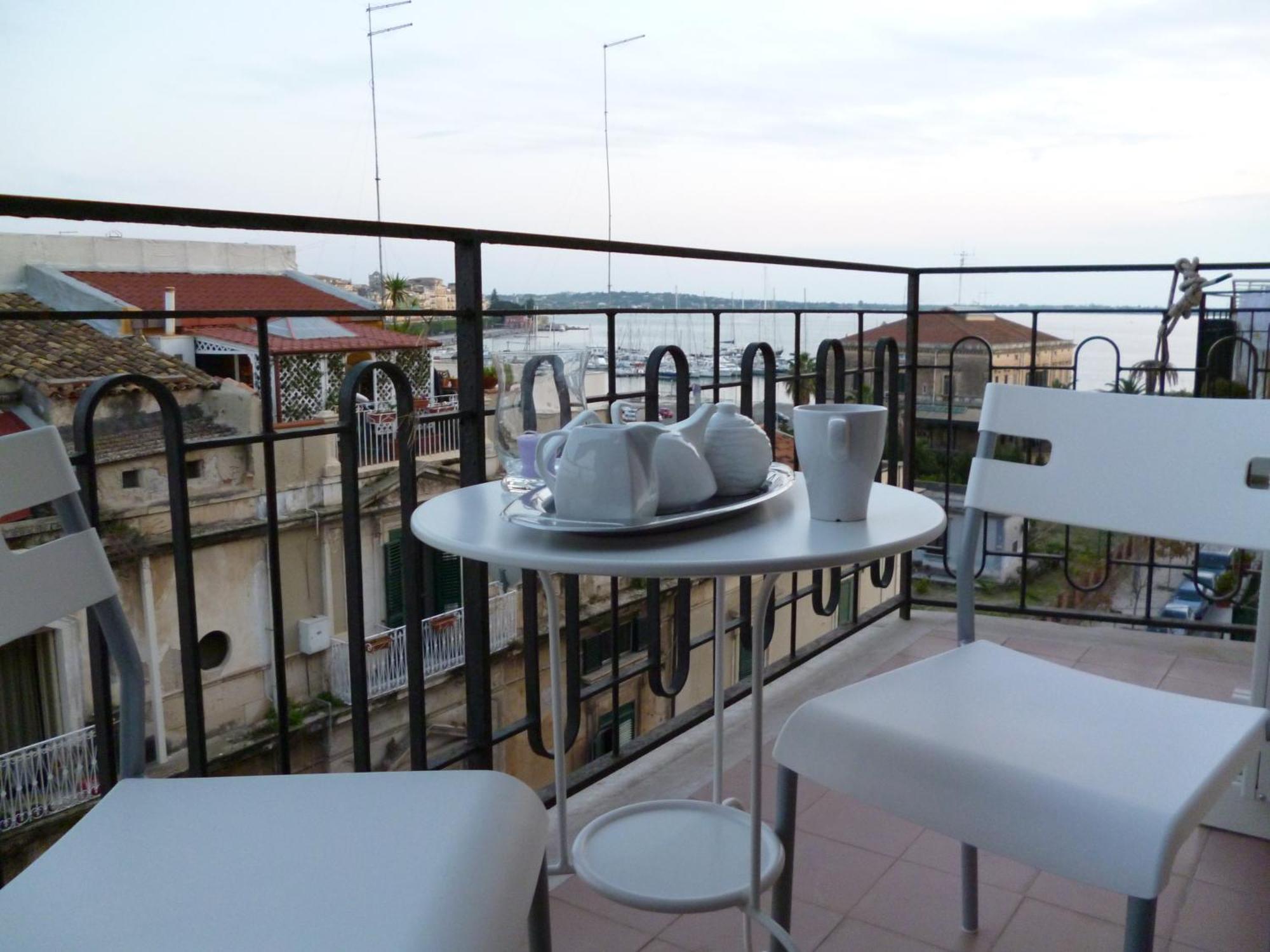 B&B Le Grand Bleu Siracusa - One Hundred Steps From Ortigia -Sea View - Syrakusa Exteriör bild