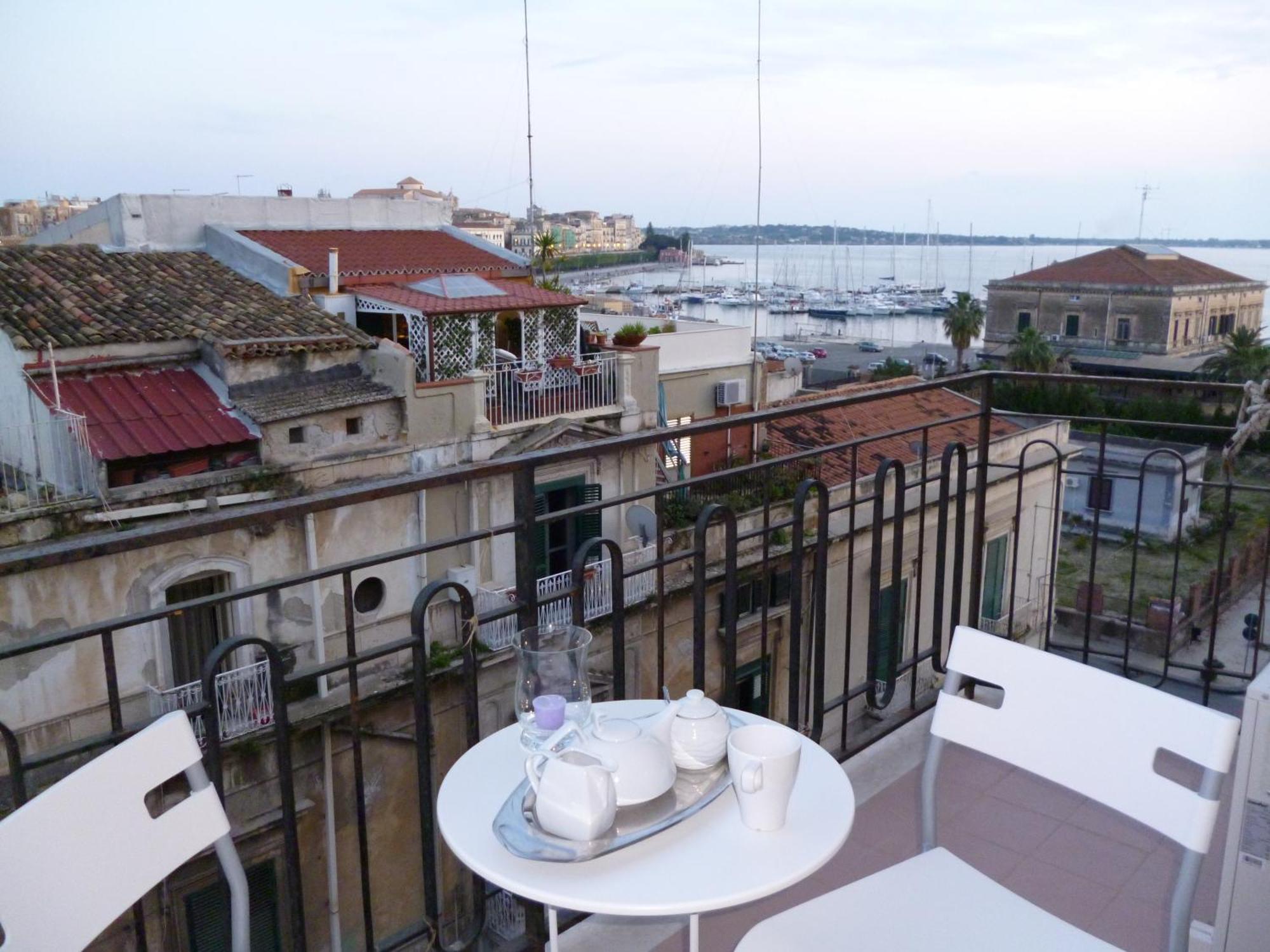 B&B Le Grand Bleu Siracusa - One Hundred Steps From Ortigia -Sea View - Syrakusa Exteriör bild