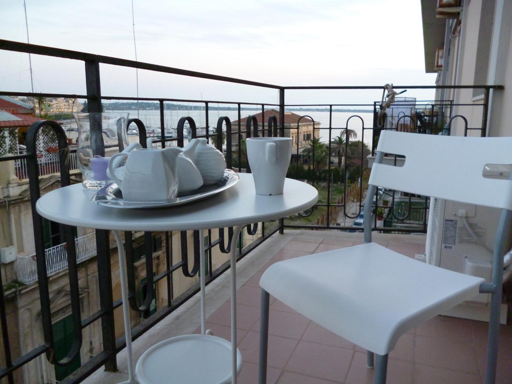 B&B Le Grand Bleu Siracusa - One Hundred Steps From Ortigia -Sea View - Syrakusa Exteriör bild