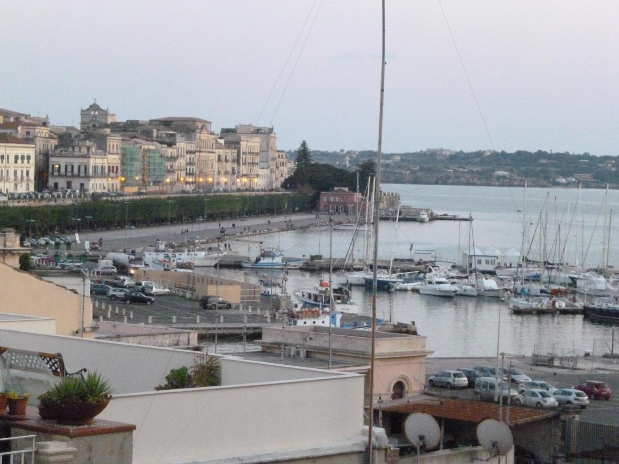 B&B Le Grand Bleu Siracusa - One Hundred Steps From Ortigia -Sea View - Syrakusa Exteriör bild