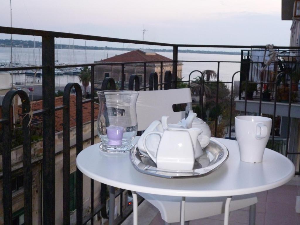 B&B Le Grand Bleu Siracusa - One Hundred Steps From Ortigia -Sea View - Syrakusa Exteriör bild